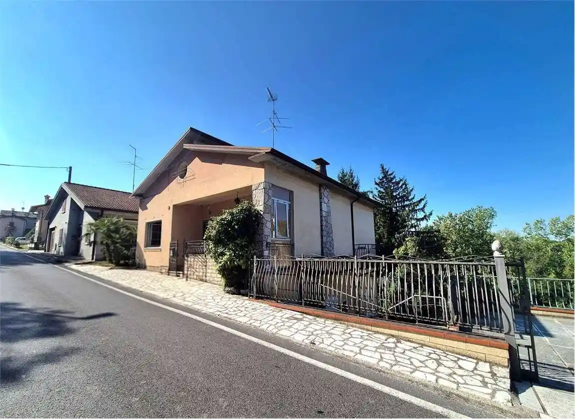 Villa in vendita a Valeggio sul Mincio