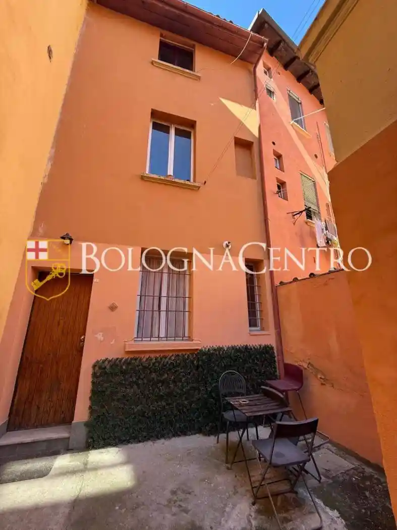 Casa indipendente in vendita a Bologna