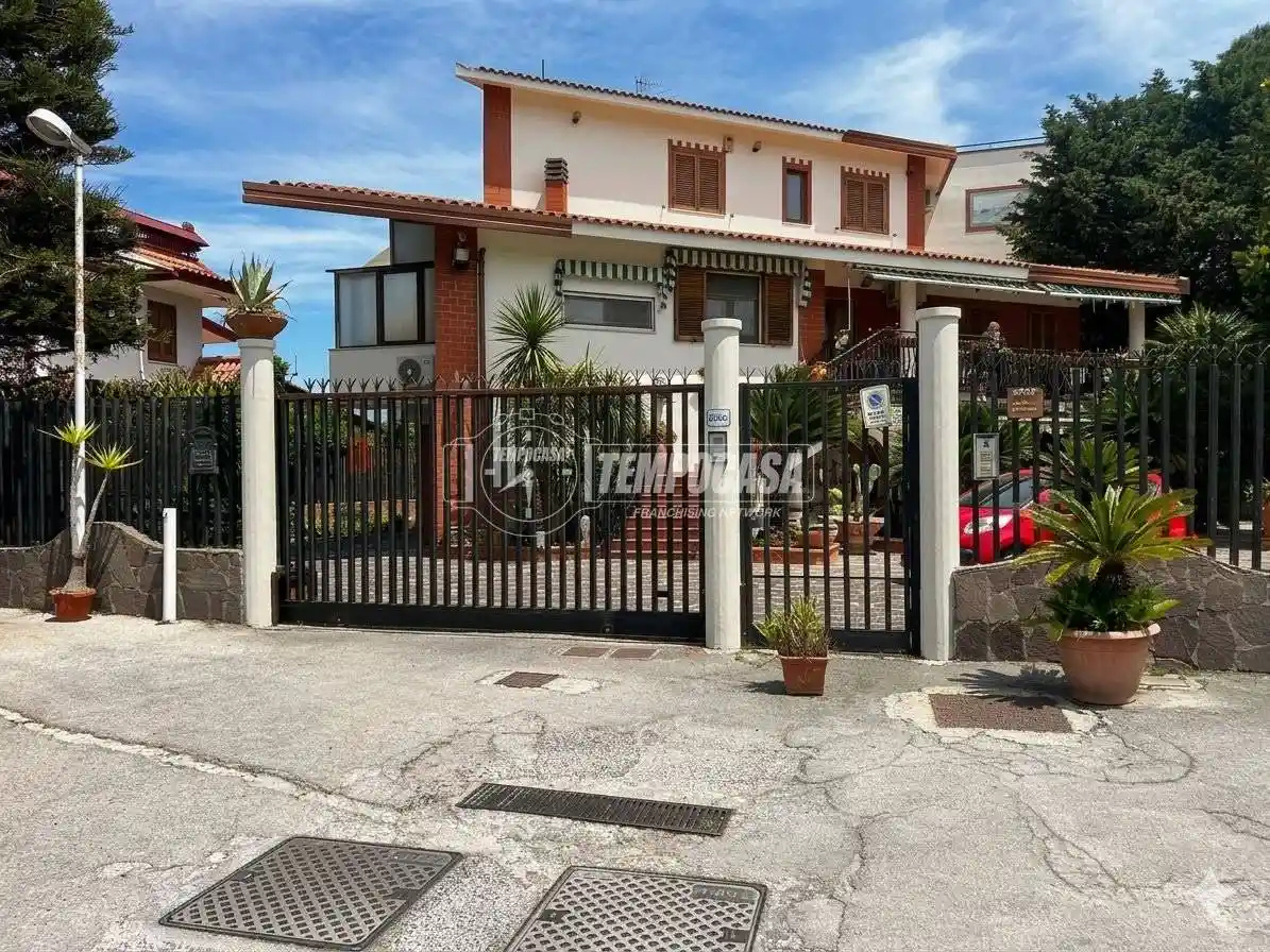 Villa in vendita a Napoli