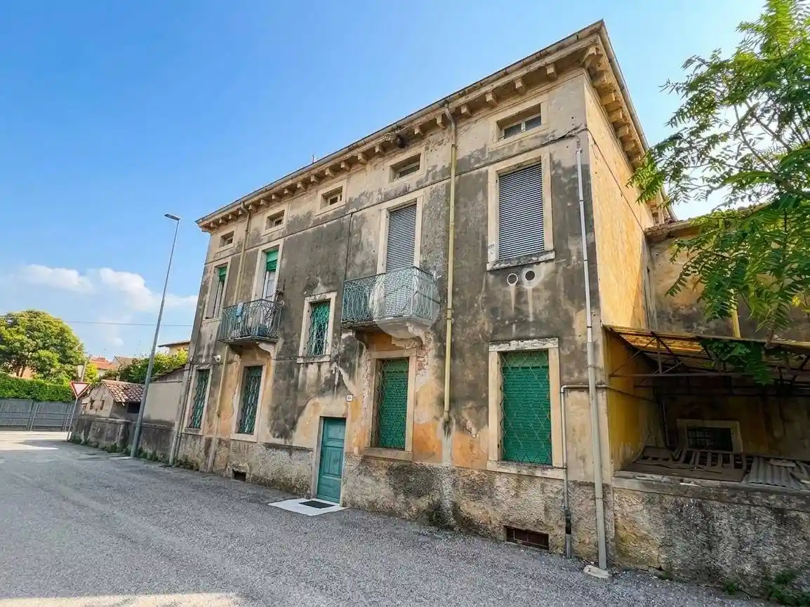 Casa indipendente in vendita a Verona