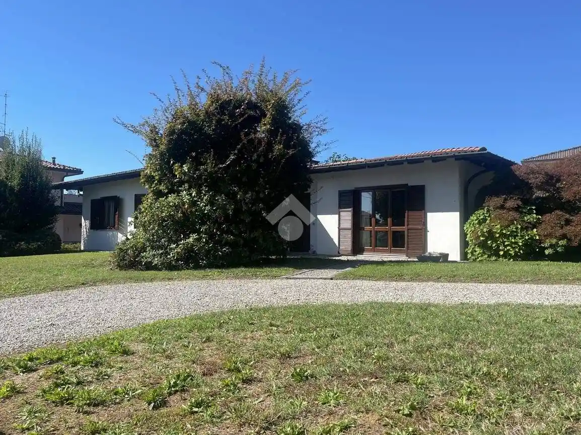 Villa in vendita a Bizzarone