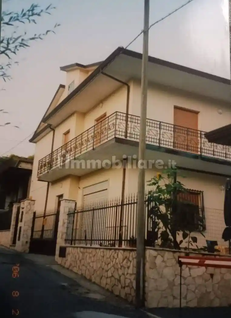 Villa in vendita a Dragoni