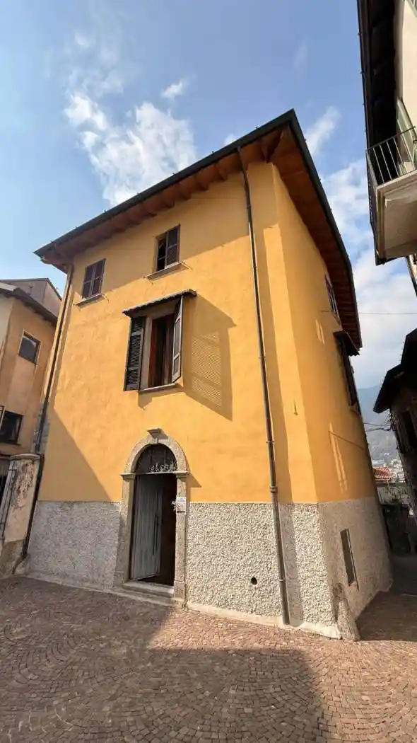 Villa in vendita a Torno
