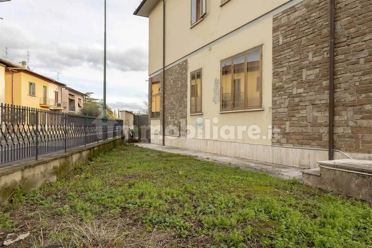 Casa indipendente in vendita a Campi Bisenzio