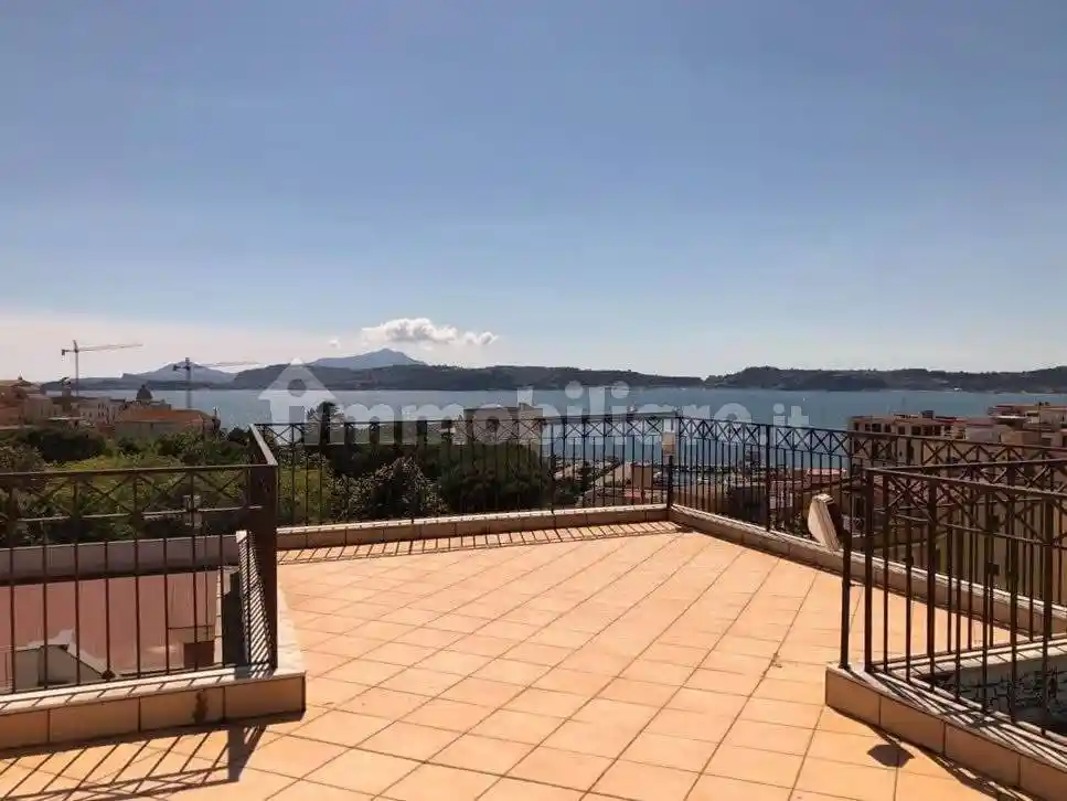 Appartamento in vendita a Pozzuoli