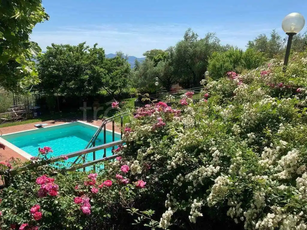 Villa in vendita a Montale