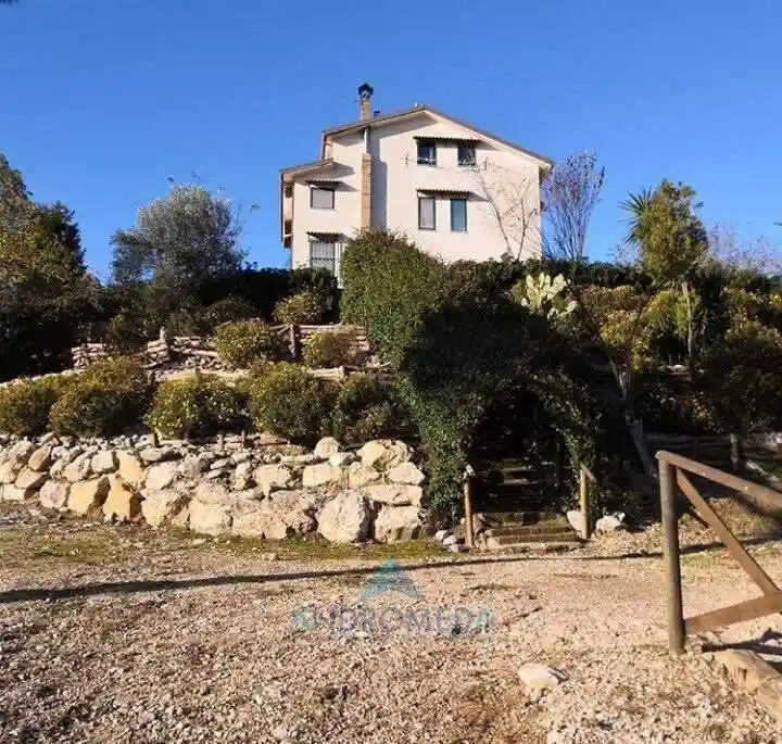 Villa in vendita a Dugenta