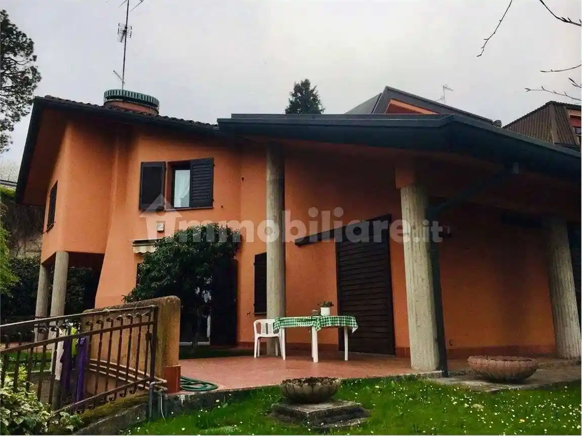 Villa in vendita a Capiago Intimiano