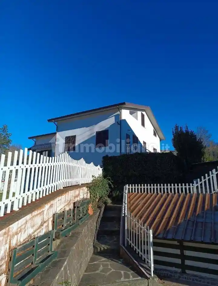 Casa indipendente in vendita a Licciana Nardi