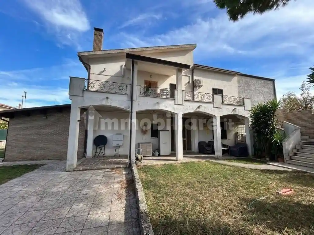 Villa in vendita a Poggiofiorito