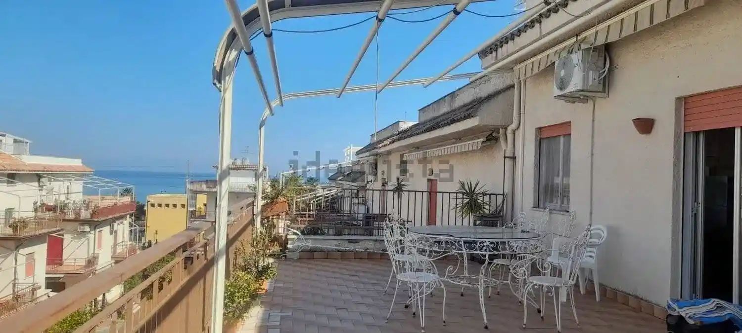 Appartamento in affitto a Giardini-Naxos