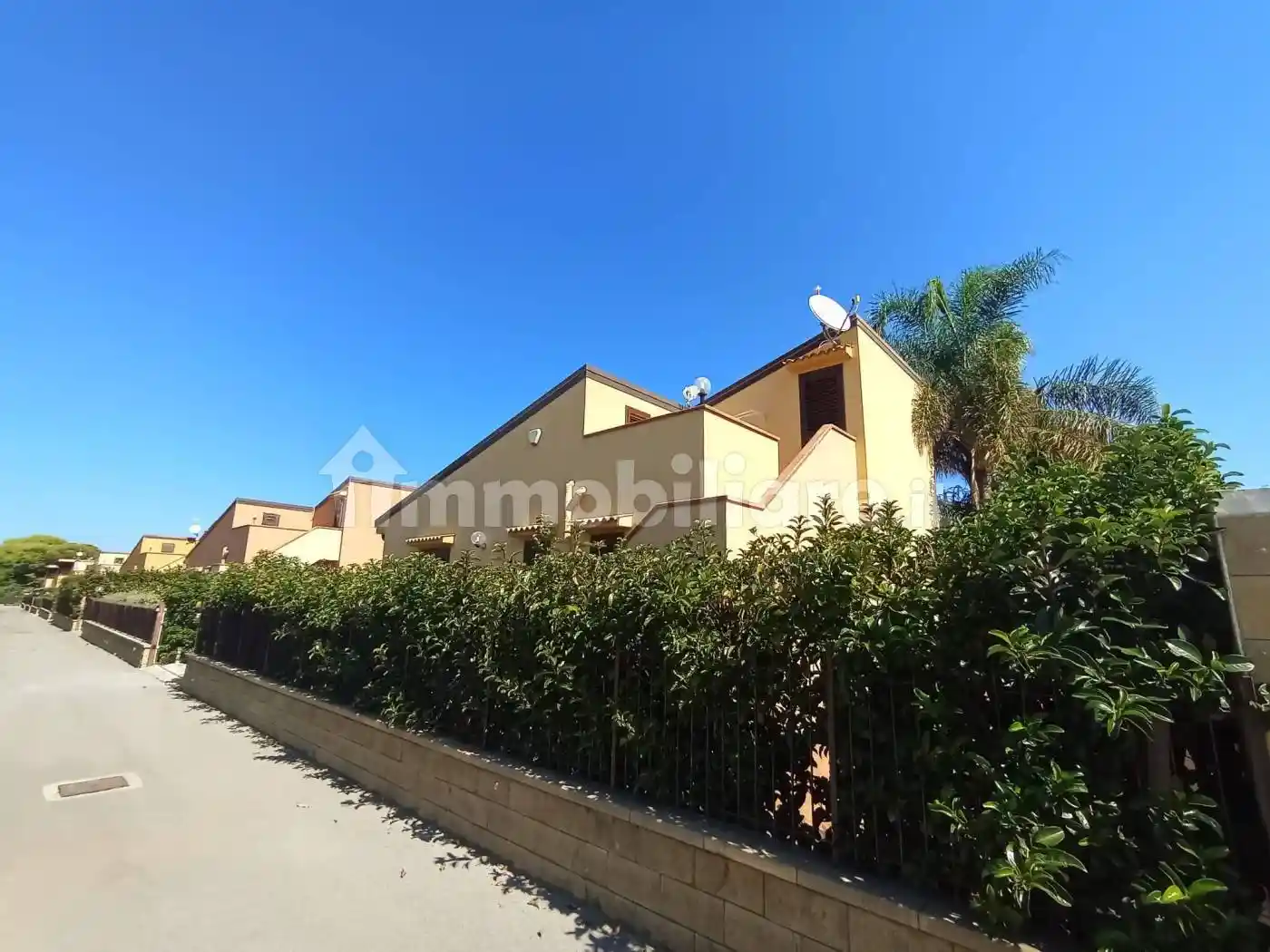 Villa in affitto a Campofelice di Roccella