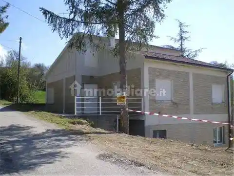 Villa in vendita a Monteleone di Fermo