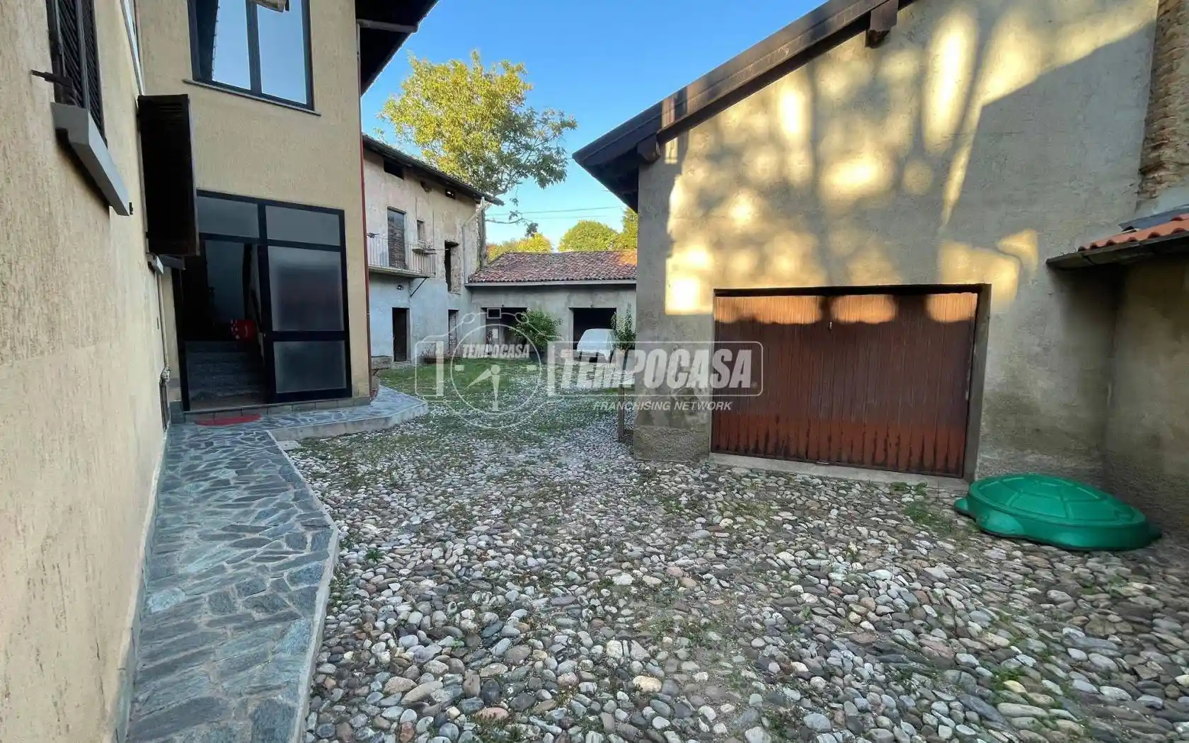 Casa indipendente in vendita a Vedano Olona