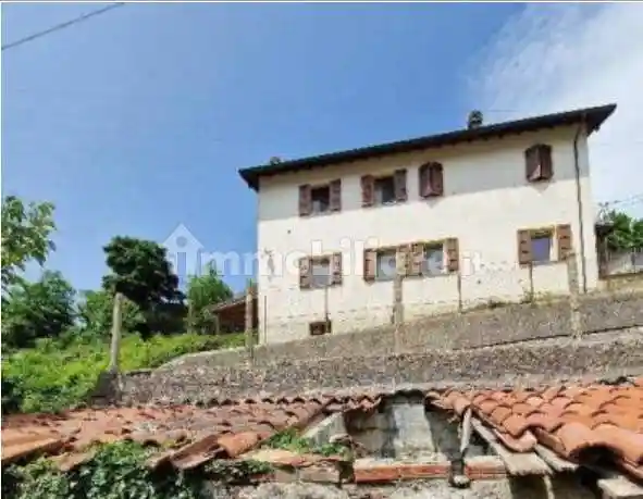Casa indipendente in vendita a Ventasso