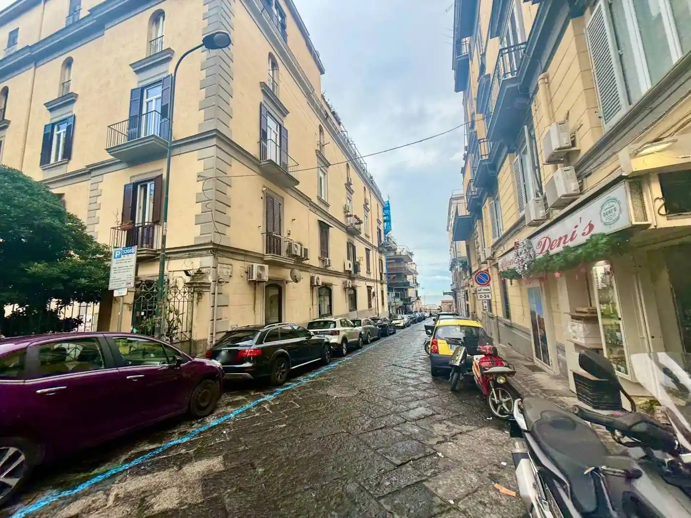 Appartamento in vendita a Napoli