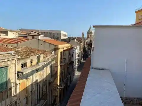 Palazzo - Edificio in vendita a Palermo