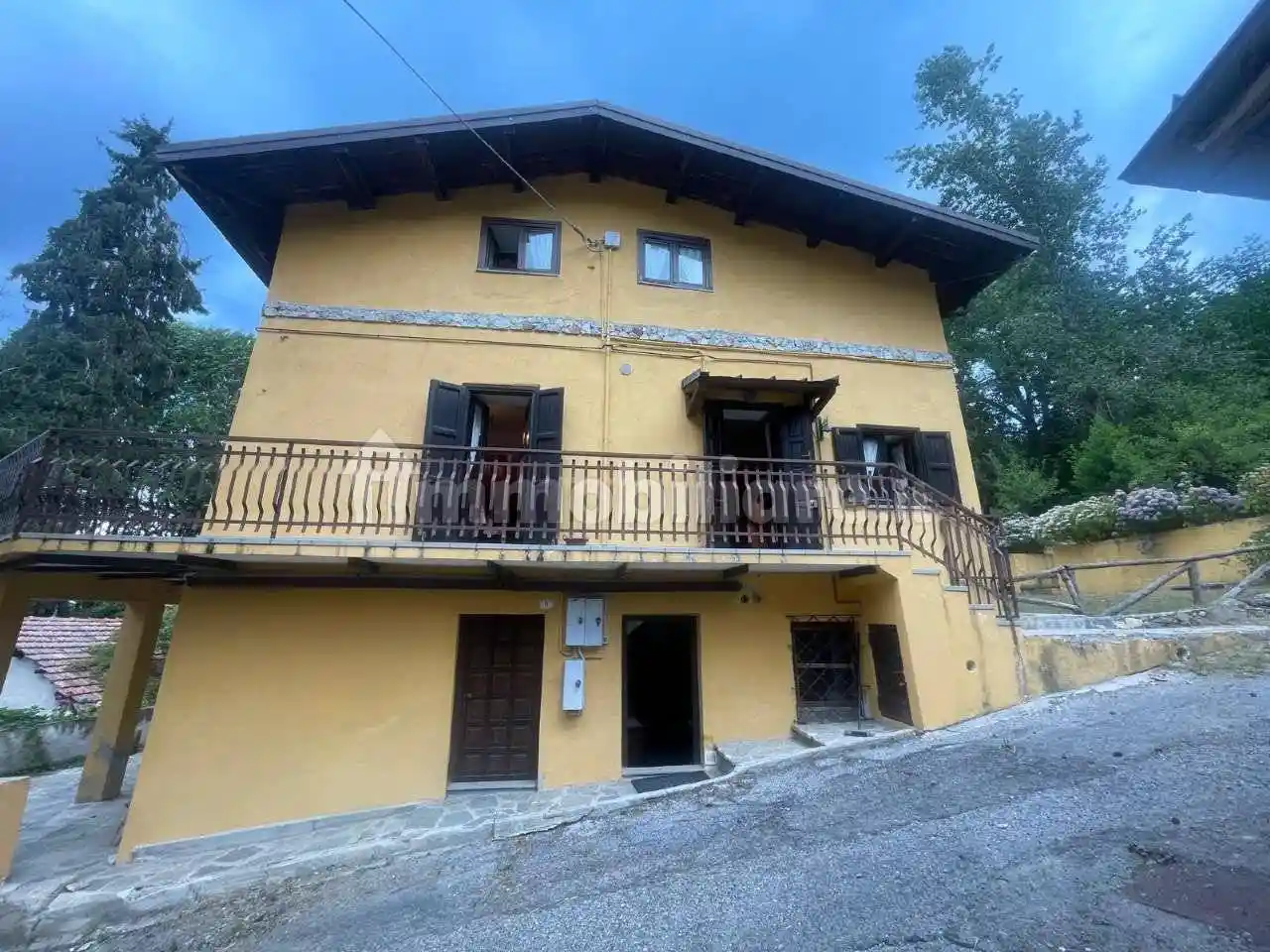 Casa indipendente in vendita a Roburent