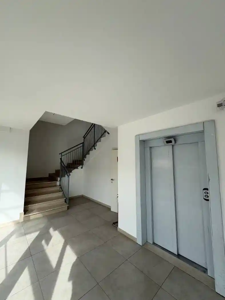 Palazzo - Edificio in affitto a Sesto Fiorentino