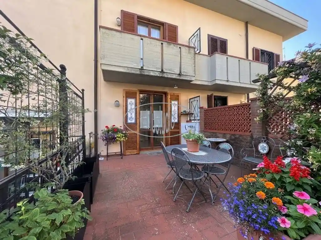 Villa in vendita a Castelfranco Piandisco