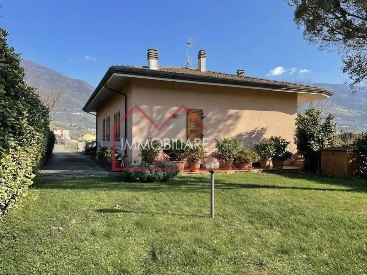 Casa indipendente in vendita a Camaiore