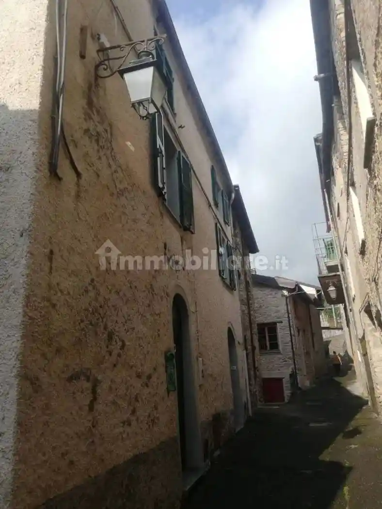 Villa in vendita a Revello