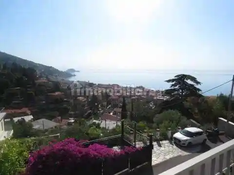 Appartamento in affitto a Alassio