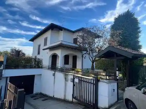 Villa in vendita a Vertemate con Minoprio