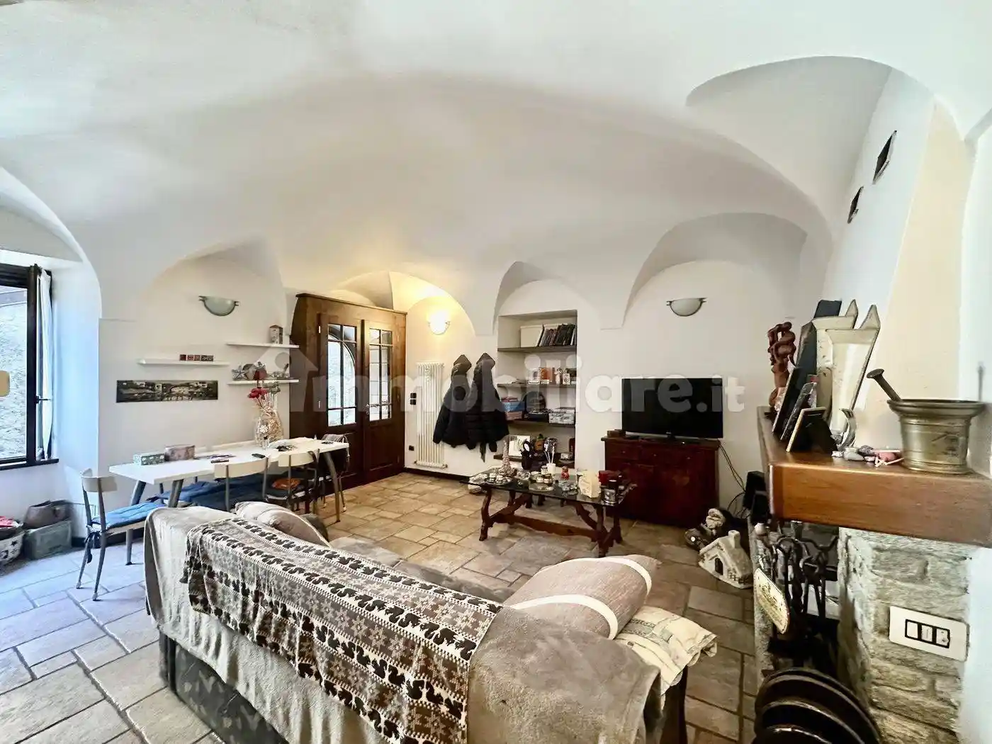 Appartamento in vendita a Dongo