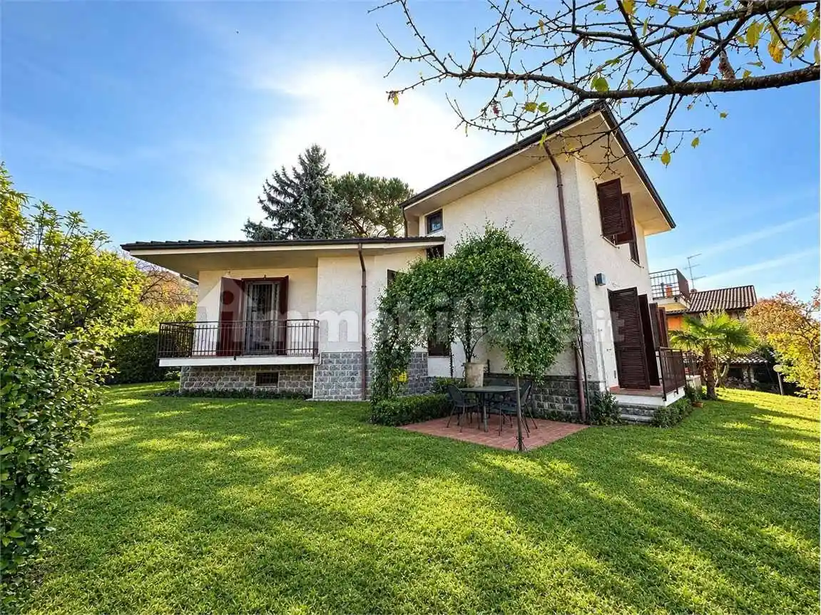 Villa in vendita a Taino