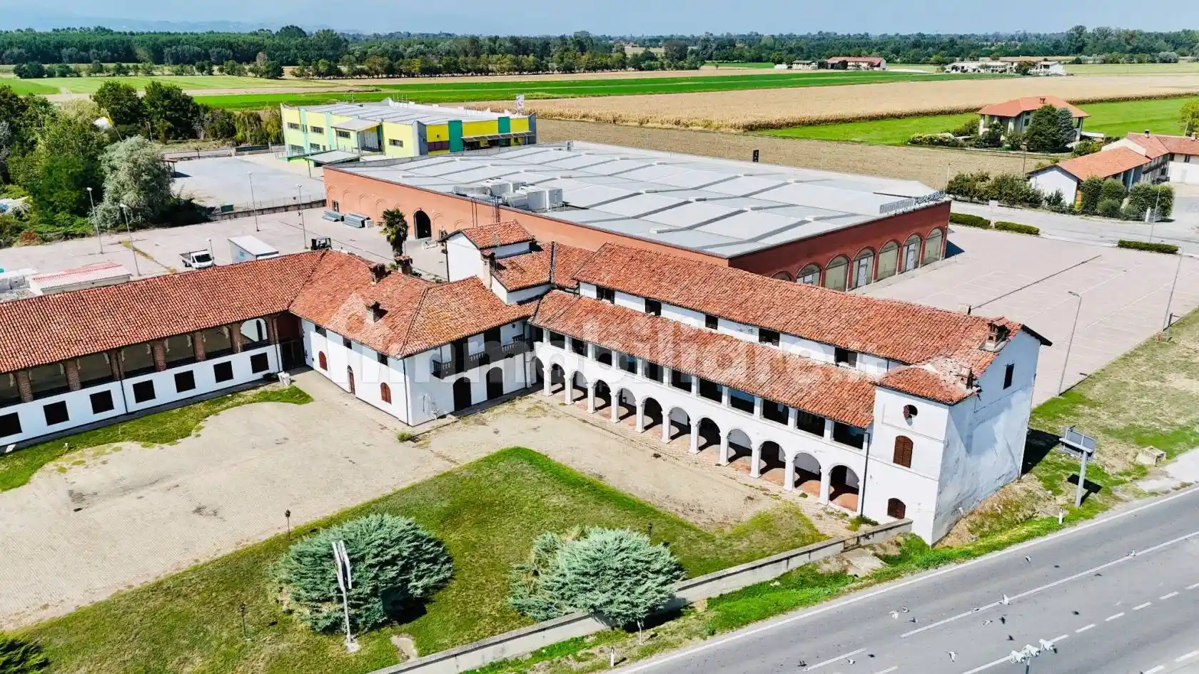 Palazzo - Edificio in vendita a Genola