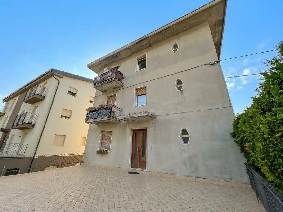 Appartamento in vendita a Caprino Veronese