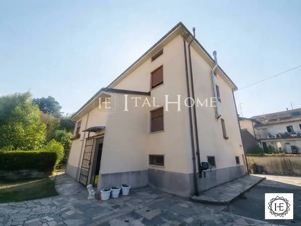 Villa in vendita a Brembate