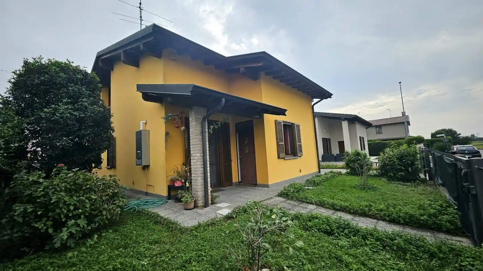 Villa in vendita a Crespiatica