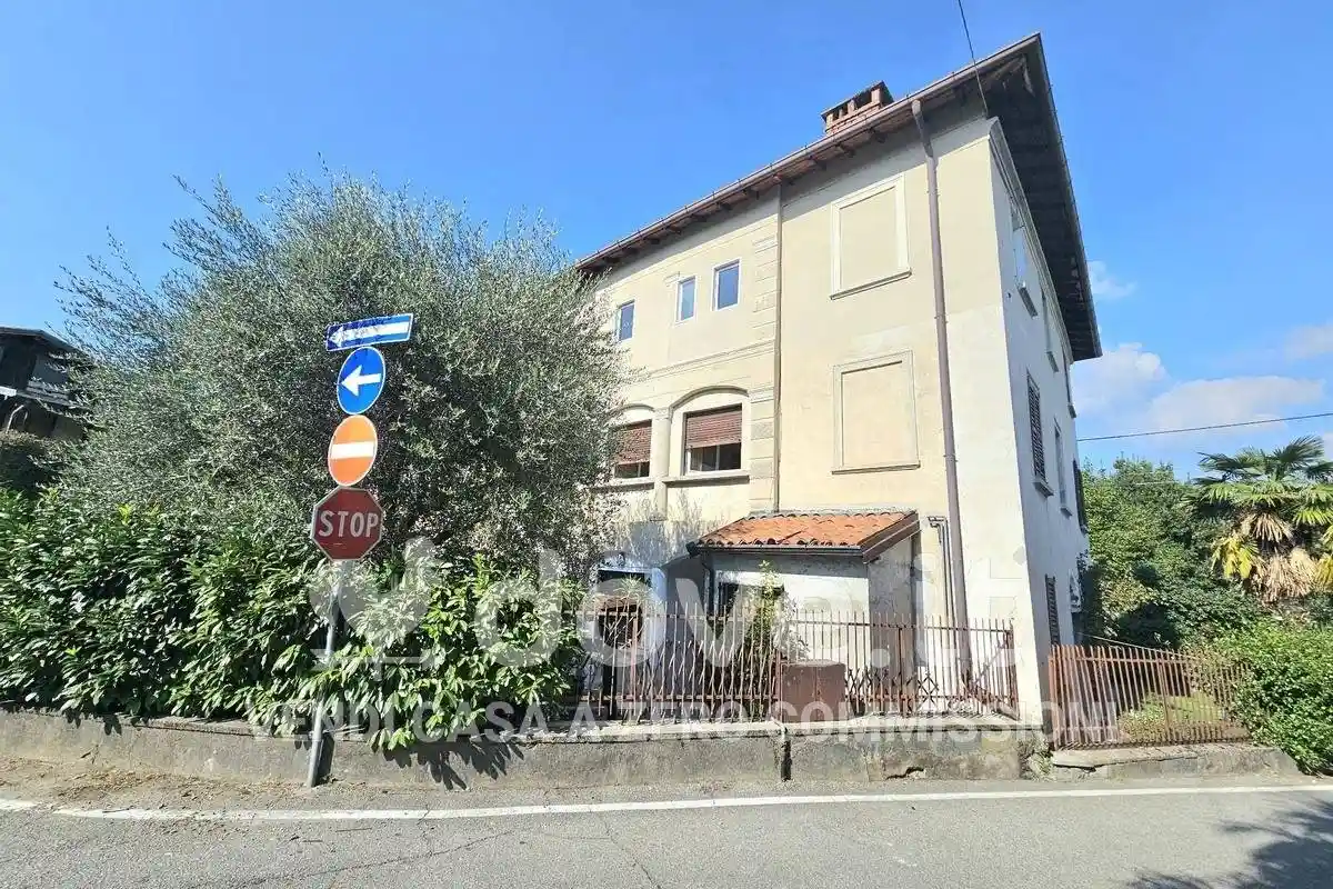Appartamento in vendita a Leggiuno