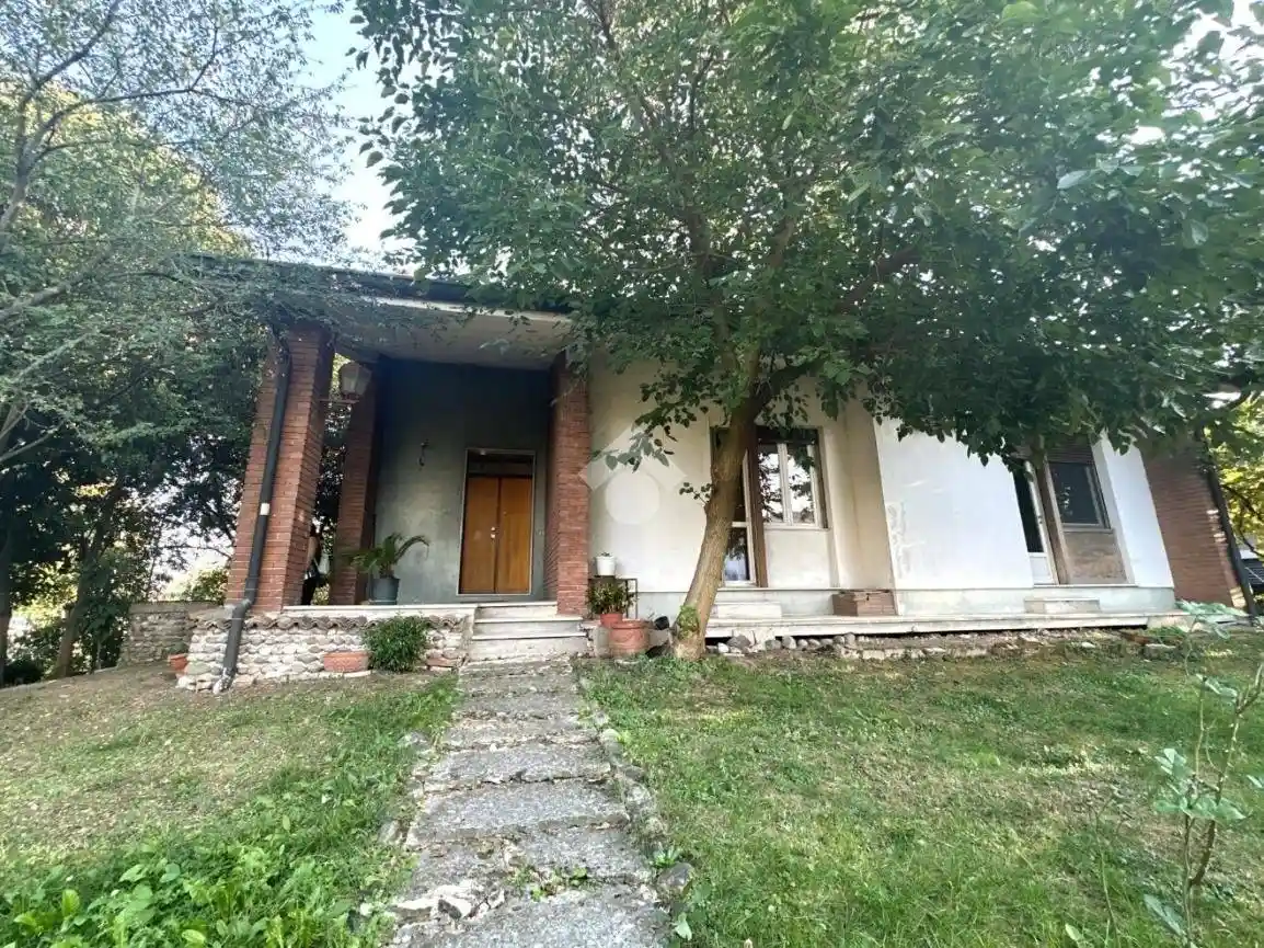 Villa in vendita a Curtatone