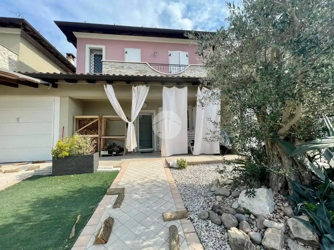 Villetta a schiera in vendita a Borgo San Giacomo