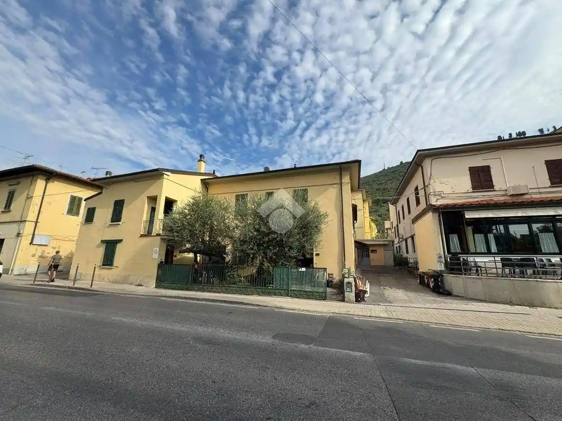 Casa indipendente in vendita a Prato