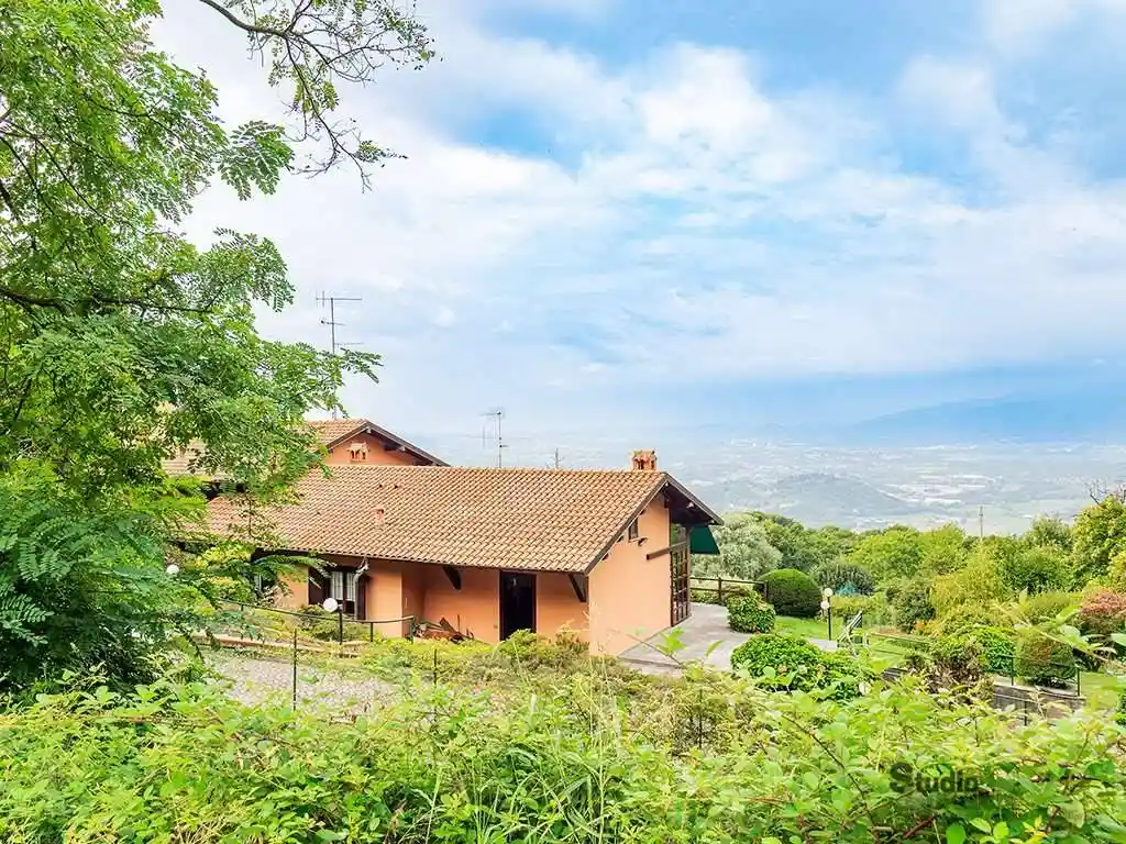 Villa in vendita a Colle Brianza