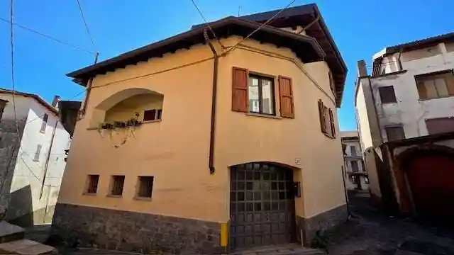 Casa indipendente in vendita a Gemonio