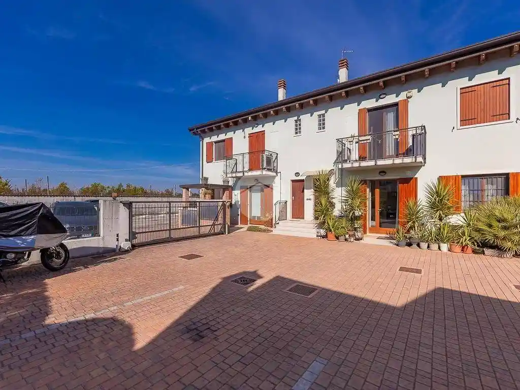 Appartamento in vendita a Villafranca di Verona