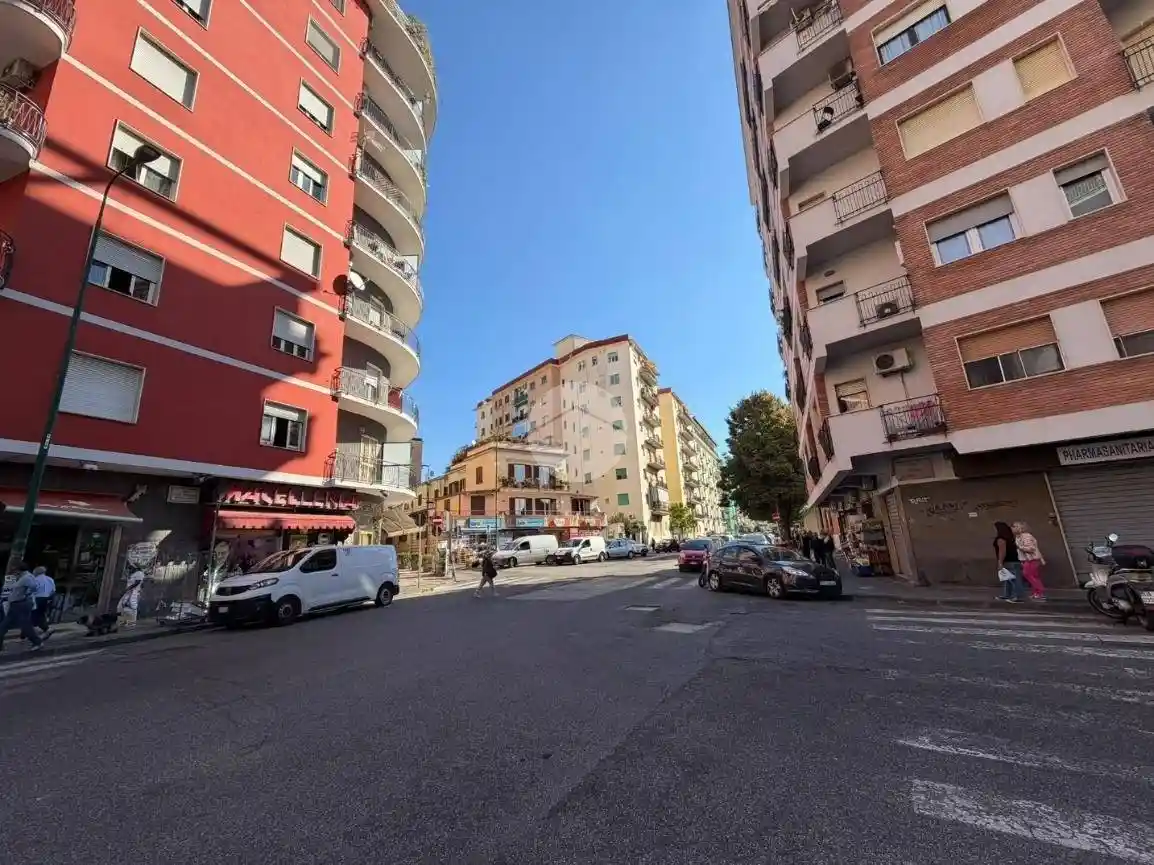 Appartamento in vendita a Napoli