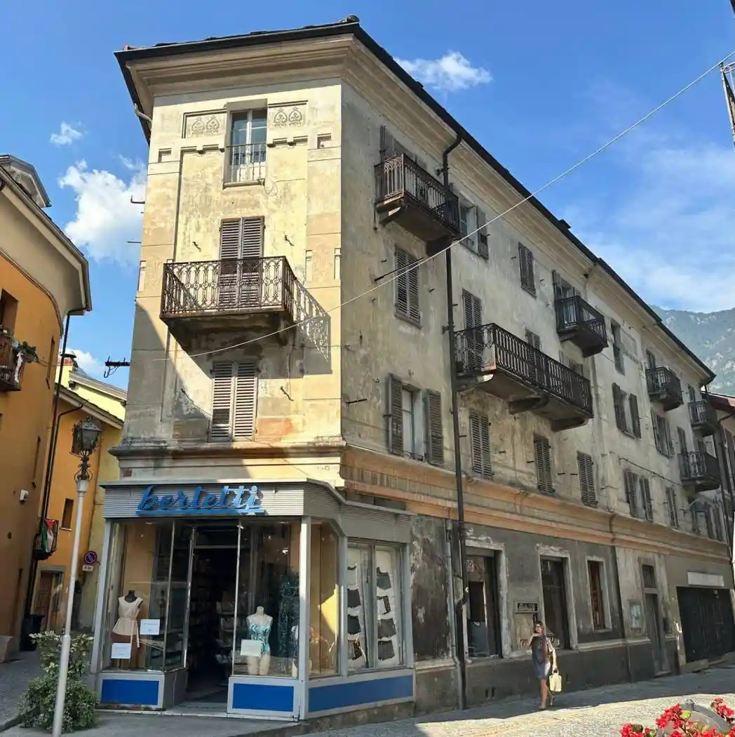 Palazzo - Edificio in vendita a Verrès