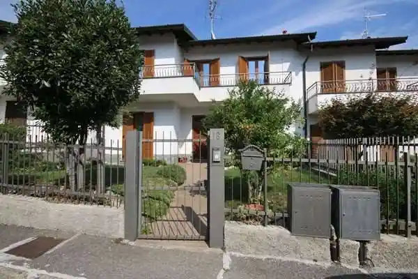 Villetta a schiera in vendita a Lurate Caccivio