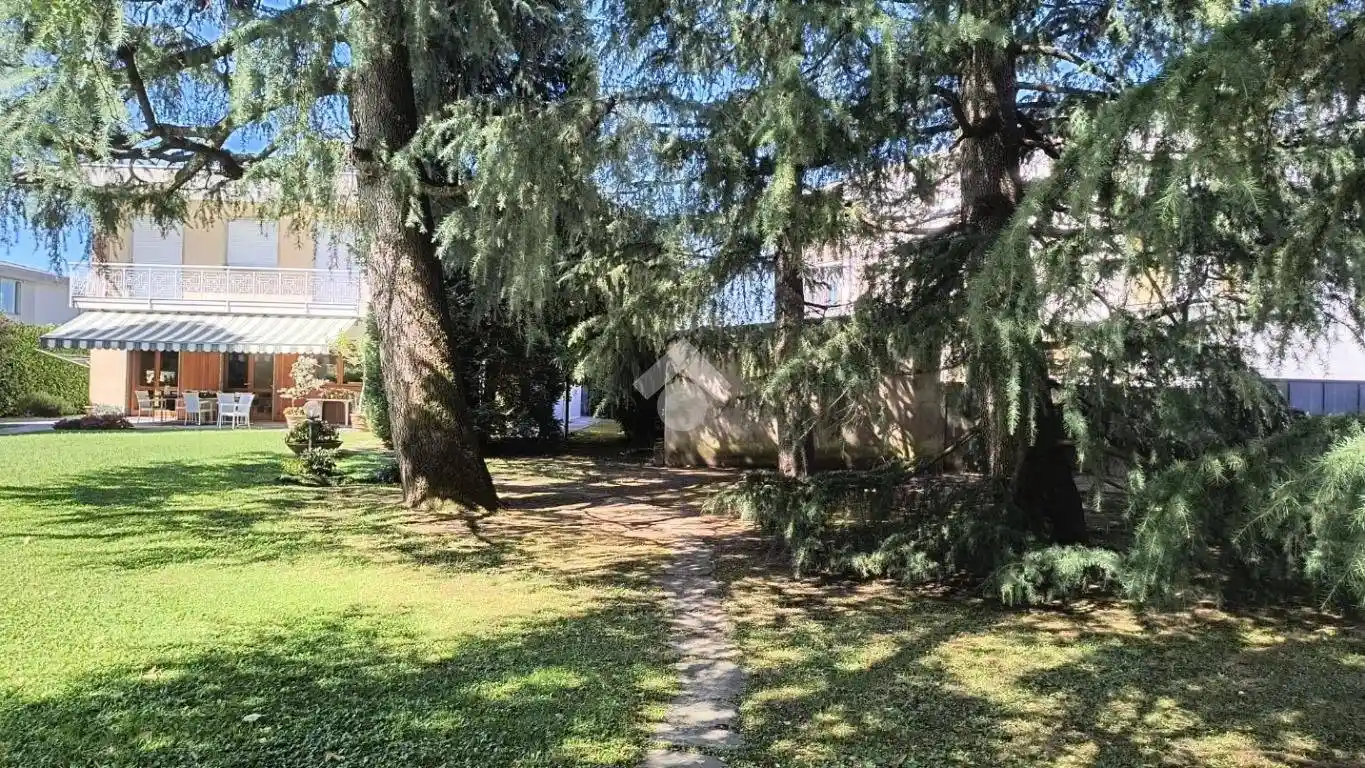 Villa in vendita a Lonate Pozzolo