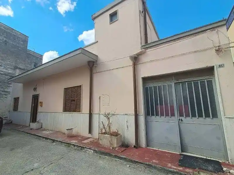 Casa indipendente in vendita a Valenzano