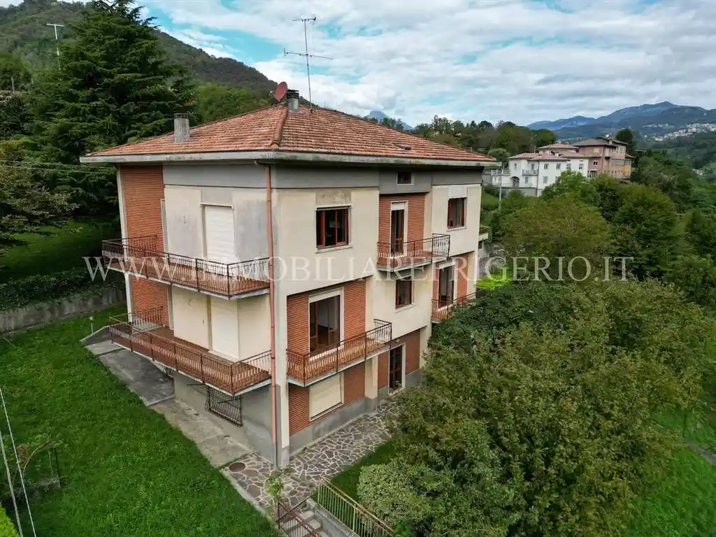 Villa in vendita a Strozza