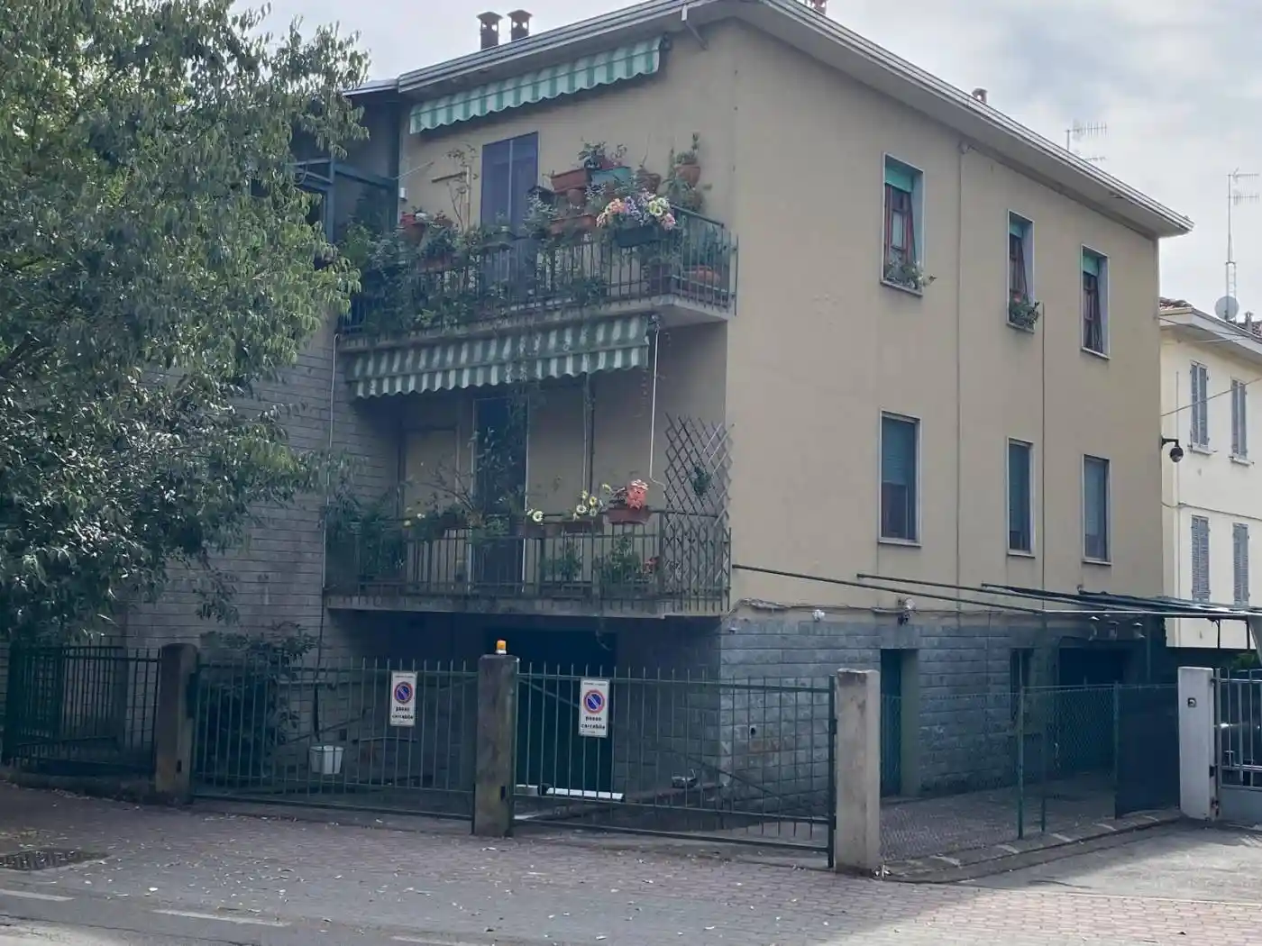 Palazzo - Edificio in vendita a Parma