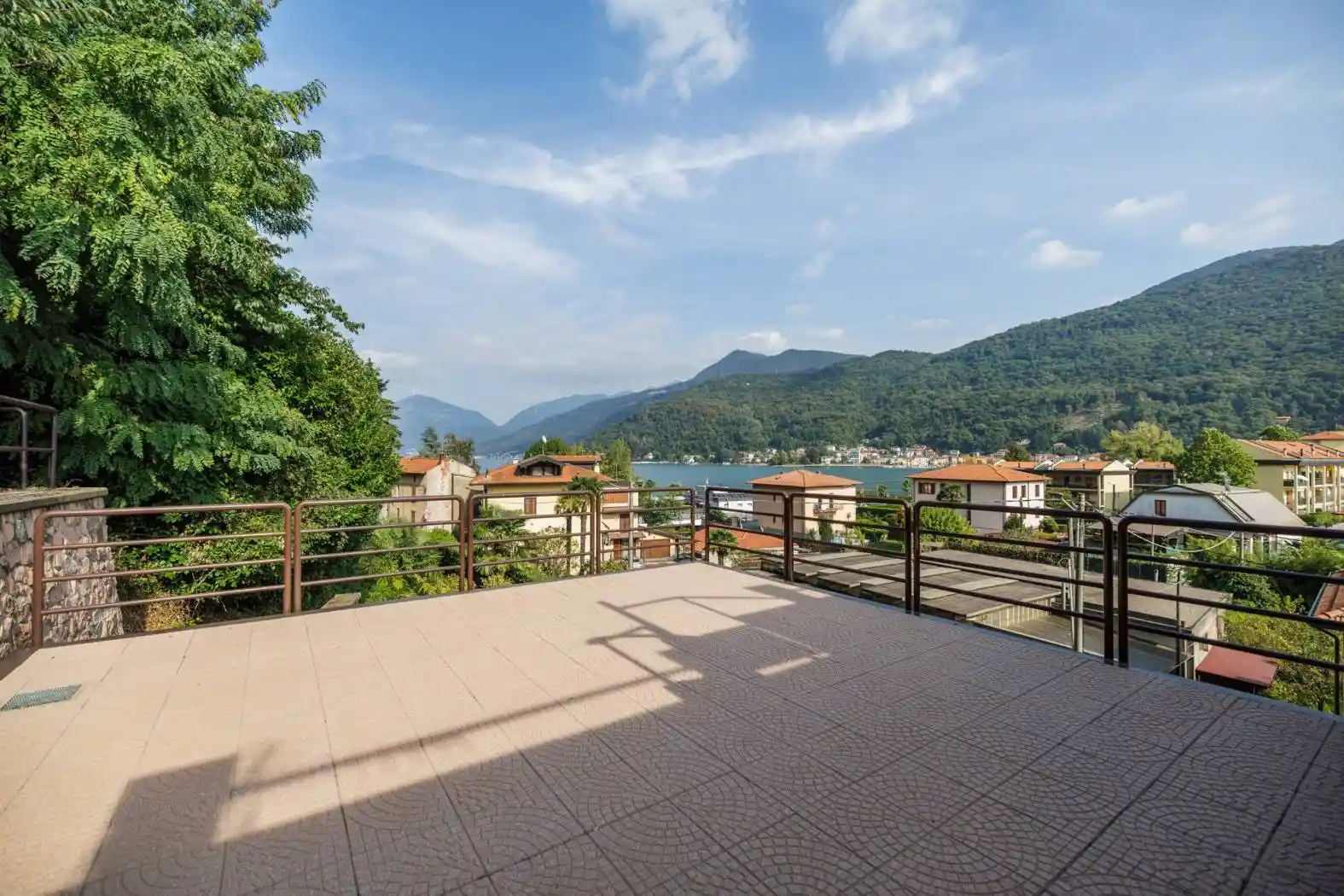 Villa in vendita a Porto Ceresio