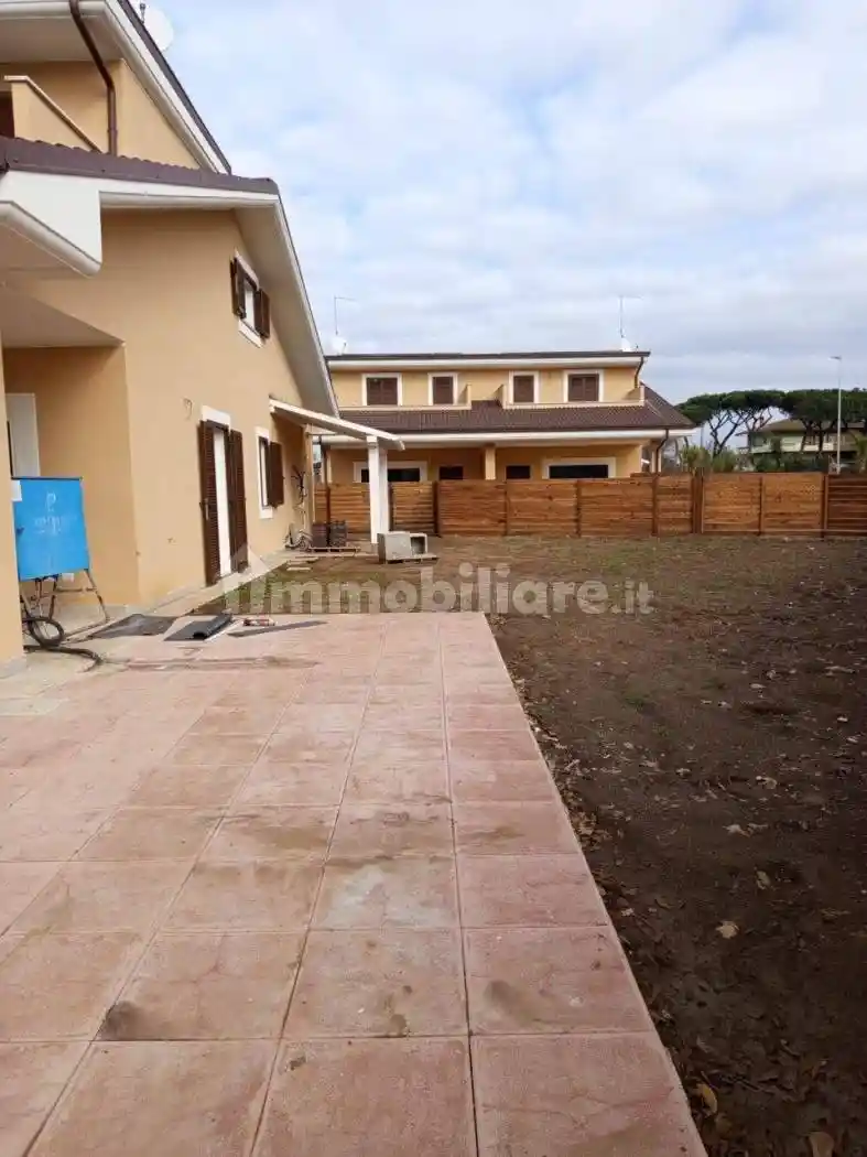 Villa in vendita a Ladispoli